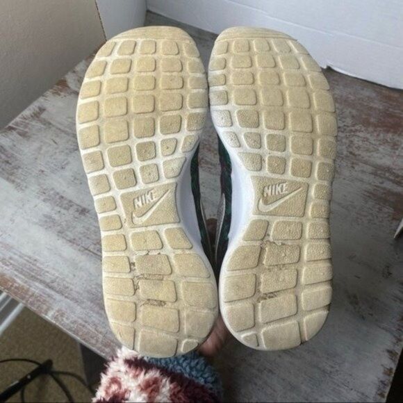 Nike Roshe Run Palm Tree Floral Running Shoes (677784-602) w 7 y 5.5 - Picture 8 of 10